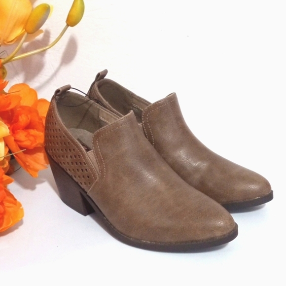 JELLYPOP BROWN BLOCK HEEL ANKLE BOOTS SIZE 7 NWT - Picture 1 of 8